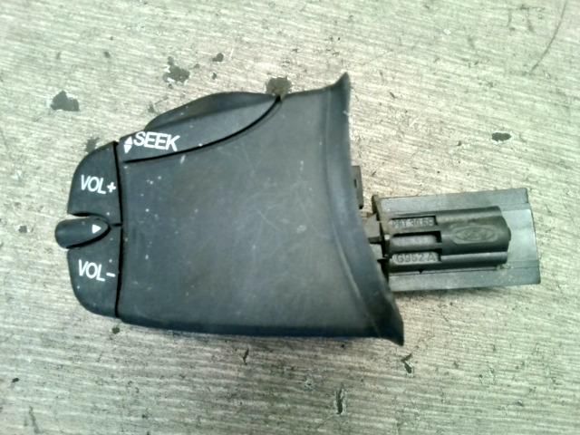 bontott FORD FOCUS I Rádió / CD Kapcsoló