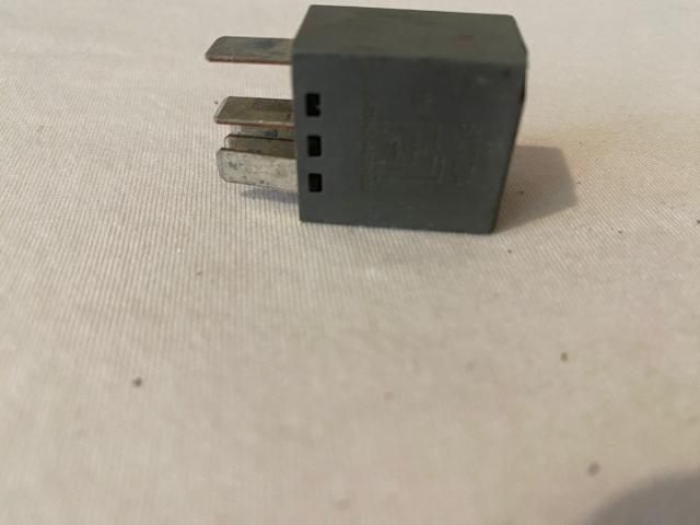 bontott FORD FOCUS I Relé