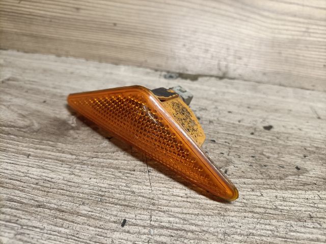 bontott FORD FOCUS I Sárvédő Irányjelző (Pozíciófüggetlen)