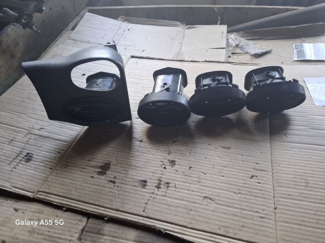 bontott FORD FOCUS I Szellőző Szett