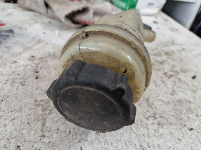 bontott FORD FOCUS I Szervóolaj Tartály