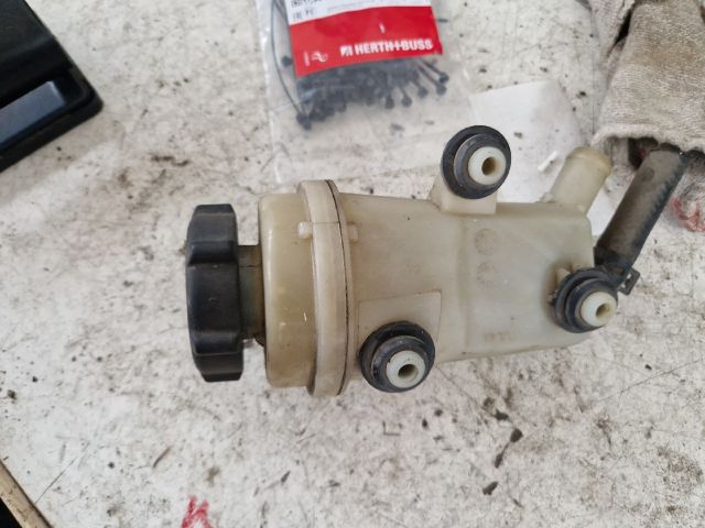 bontott FORD FOCUS I Szervóolaj Tartály