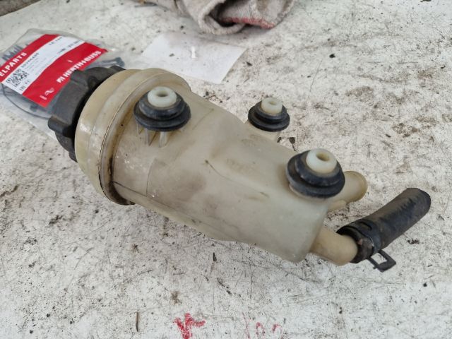 bontott FORD FOCUS I Szervóolaj Tartály