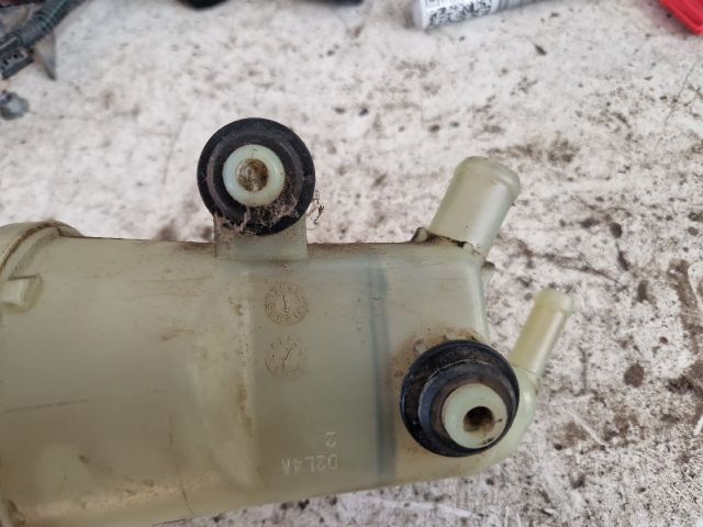 bontott FORD FOCUS I Szervóolaj Tartály