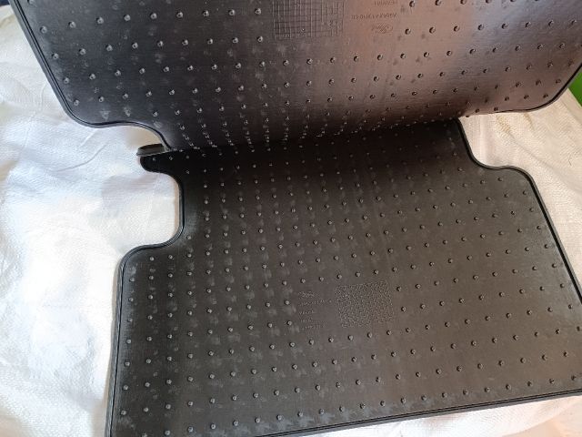 bontott FORD FOCUS I Szőnyeg Szett