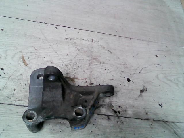 bontott FORD FOCUS I Tartó Bak