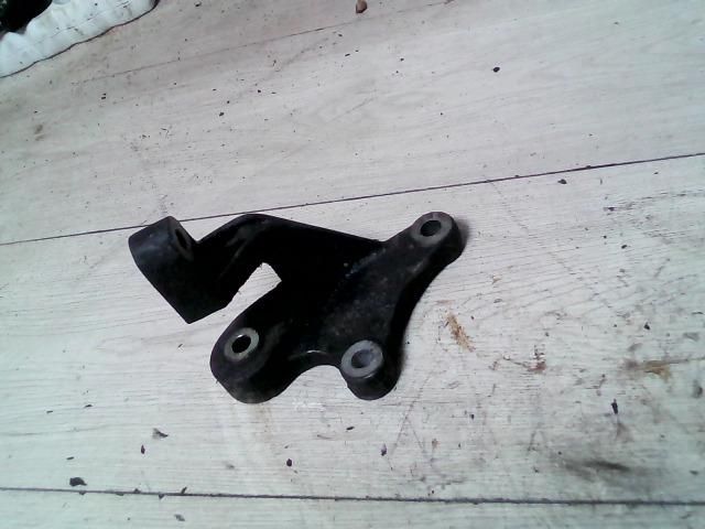 bontott FORD FOCUS I Tartó Bak