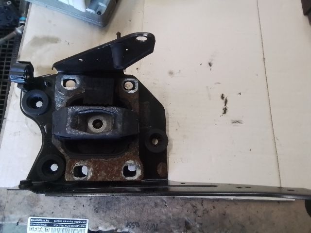 bontott FORD FOCUS I Tartó Bak