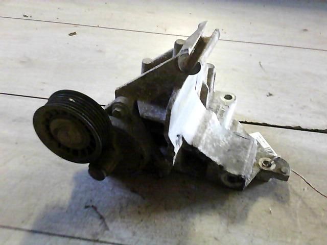 bontott FORD FOCUS I Tartó Bak