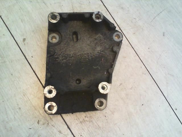 bontott FORD FOCUS I Tartó Bak