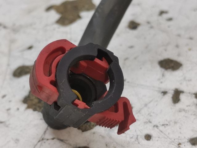 bontott FORD FOCUS I Üzemanyagcső