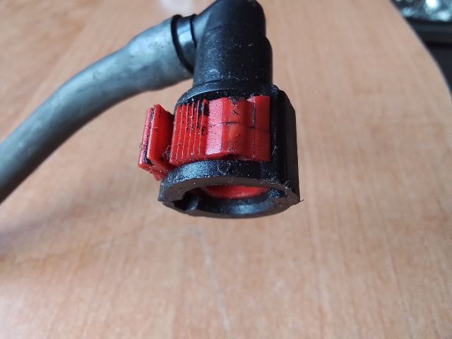 bontott FORD FOCUS I Üzemanyagcső