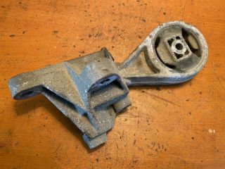 bontott FORD FOCUS I Váltó Tartó Bak (Pozíciófüggetlen)