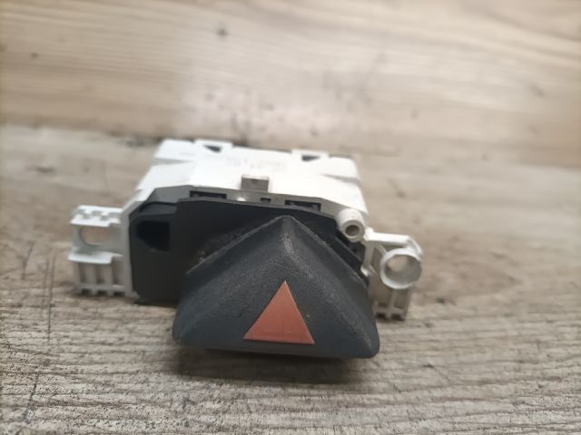 bontott FORD FOCUS I Vészvillogó Kapcsoló