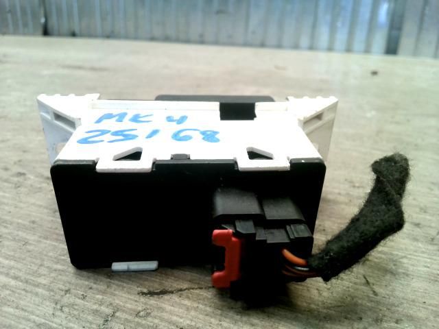 bontott FORD FOCUS I Vészvillogó Kapcsoló