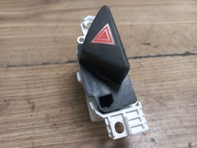 bontott FORD FOCUS I Vészvillogó Kapcsoló