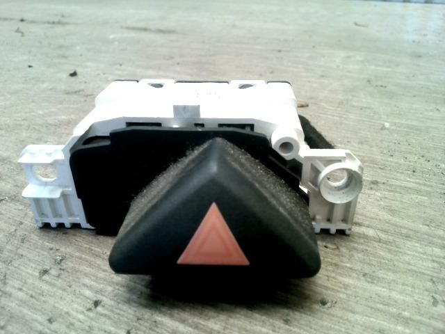 bontott FORD FOCUS I Vészvillogó Kapcsoló