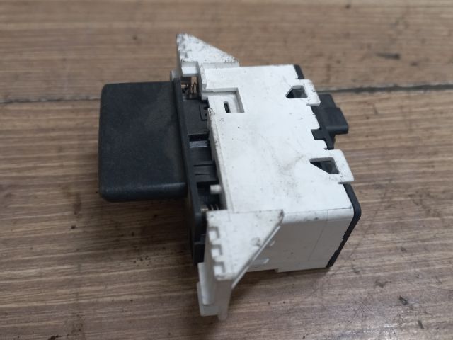 bontott FORD FOCUS I Vészvillogó Kapcsoló