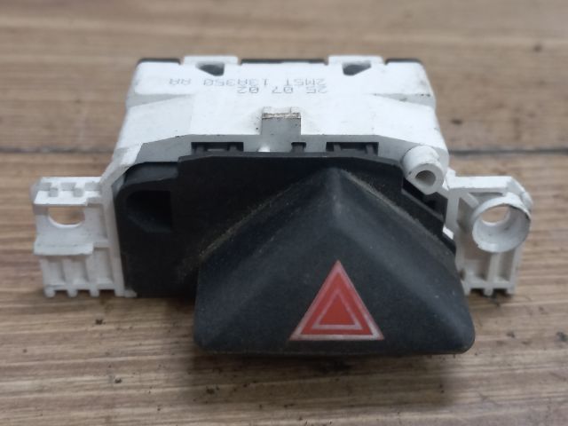 bontott FORD FOCUS I Vészvillogó Kapcsoló