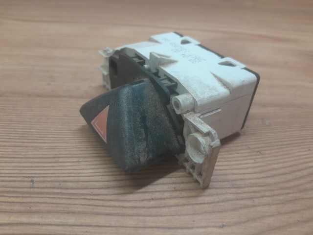 bontott FORD FOCUS I Vészvillogó Kapcsoló