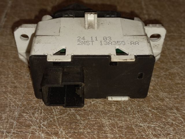 bontott FORD FOCUS I Vészvillogó Kapcsoló