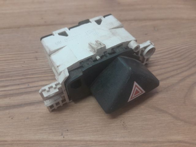 bontott FORD FOCUS I Vészvillogó Kapcsoló