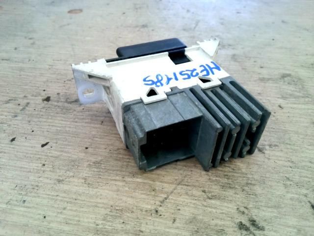 bontott FORD FOCUS I Vészvillogó Kapcsoló