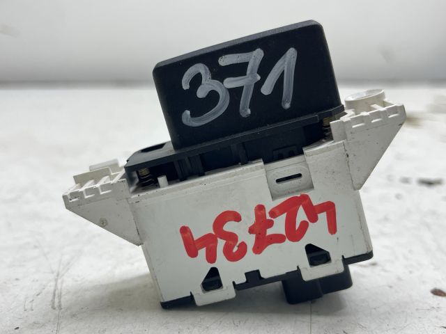 bontott FORD FOCUS I Vészvillogó Kapcsoló