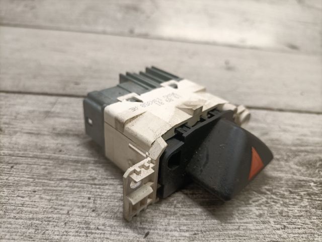 bontott FORD FOCUS I Vészvillogó Kapcsoló