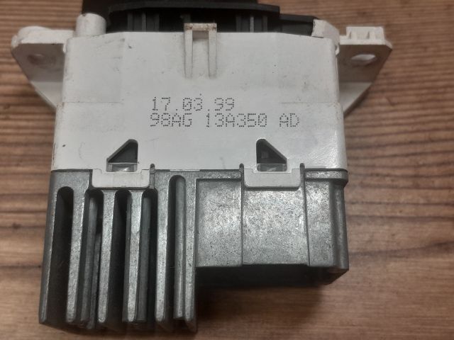 bontott FORD FOCUS I Vészvillogó Kapcsoló