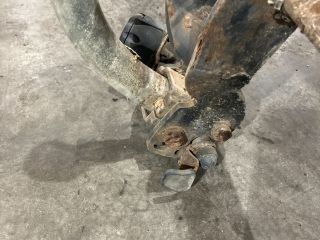 bontott FORD FOCUS I Vonóhorog