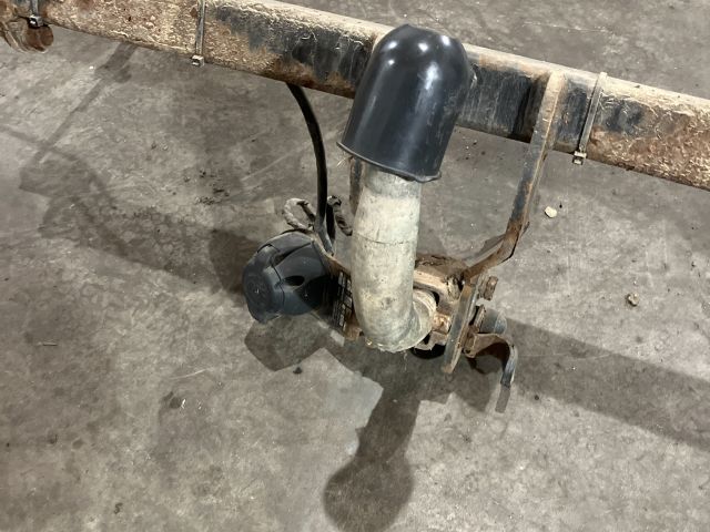 bontott FORD FOCUS I Vonóhorog