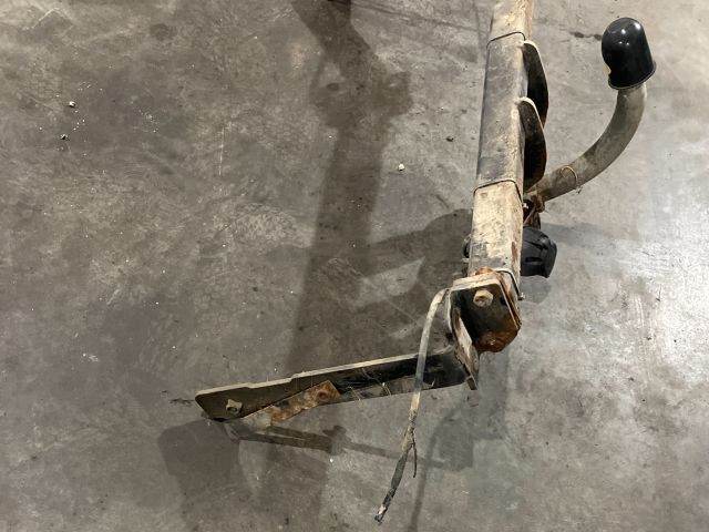 bontott FORD FOCUS I Vonóhorog