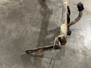 bontott FORD FOCUS I Vonóhorog