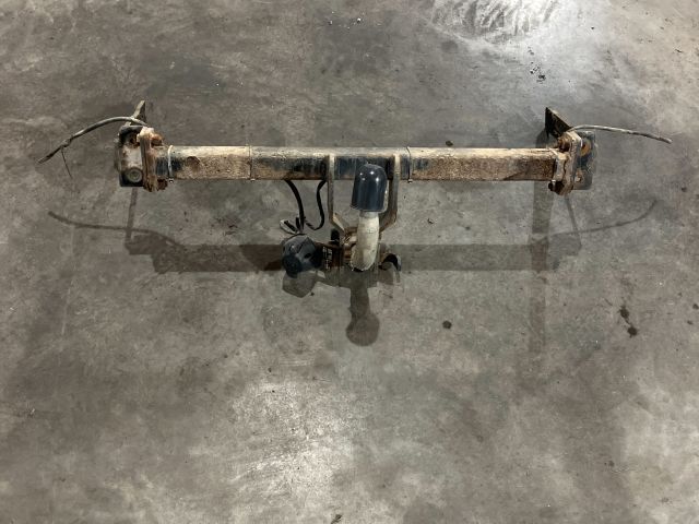 bontott FORD FOCUS I Vonóhorog