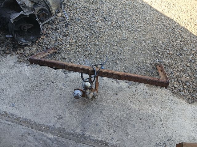 bontott FORD FOCUS I Vonóhorog