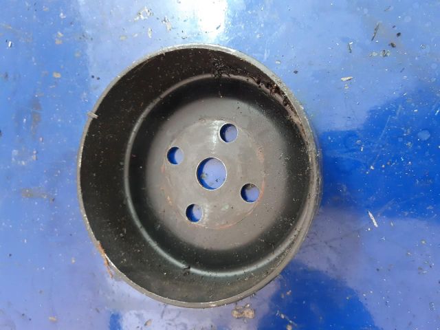 bontott FORD FOCUS II Vízpumpa Szíjtárcsa