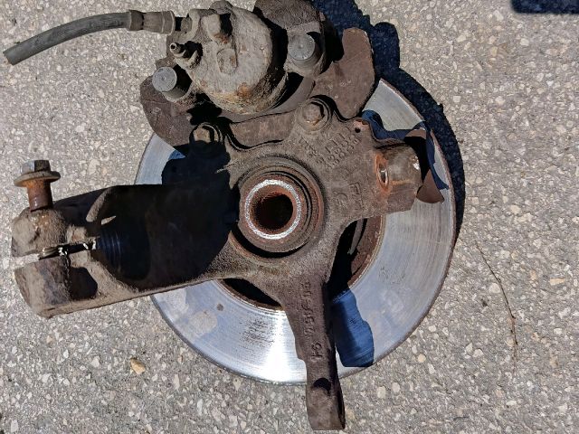 bontott FORD FOCUS II Bal első Csonkállvány Kerékaggyal