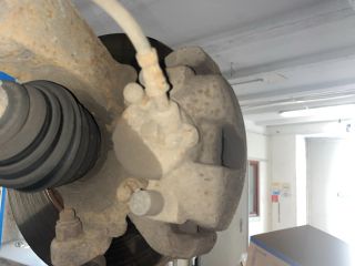 bontott FORD FOCUS II Bal első Féknyereg Munkahengerrel