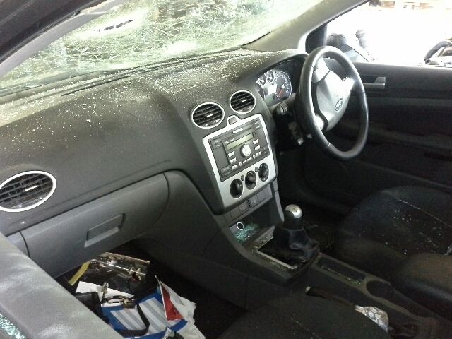 bontott FORD FOCUS II Bal első Féknyereg Munkahengerrel