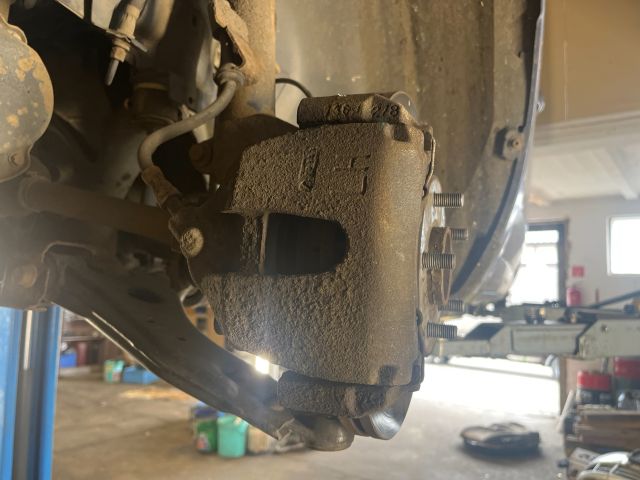 bontott FORD FOCUS II Bal első Féknyereg Munkahengerrel