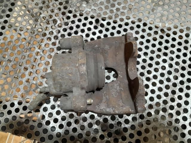 bontott FORD FOCUS II Bal első Féknyereg Munkahengerrel