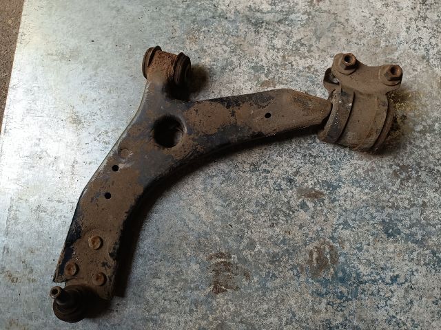 bontott FORD FOCUS II Bal első Lengőkar