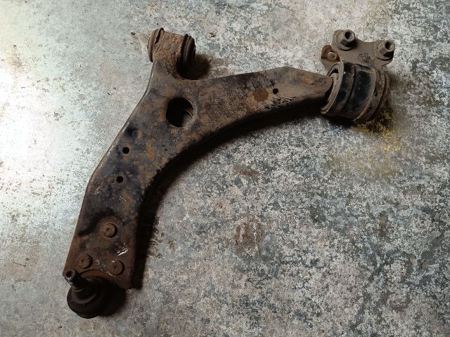 bontott FORD FOCUS II Bal első Lengőkar