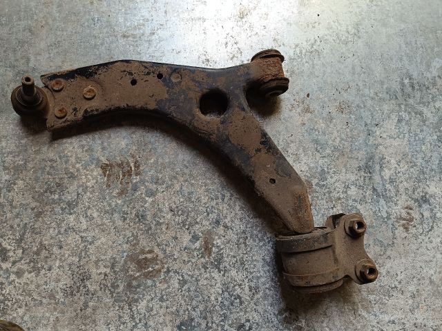 bontott FORD FOCUS II Bal első Lengőkar