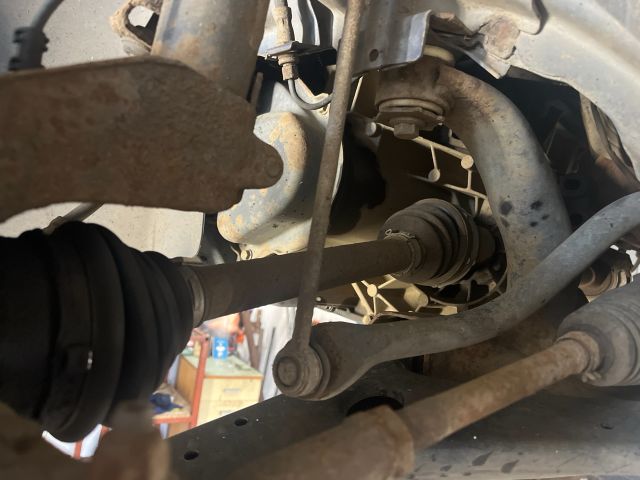 bontott FORD FOCUS II Bal Féltengely