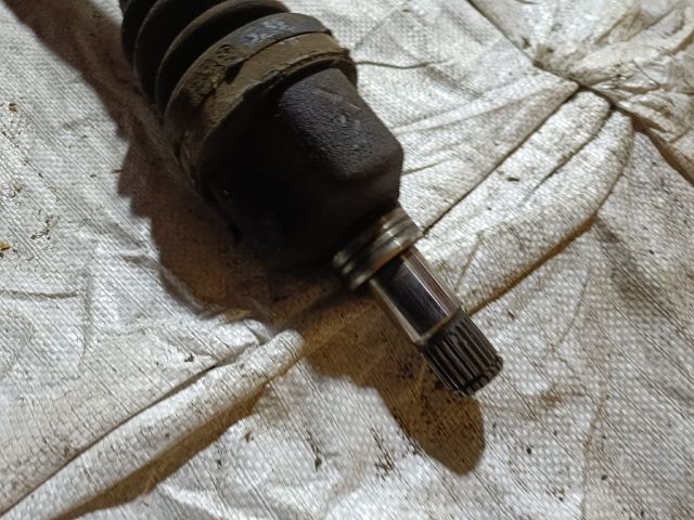 bontott FORD FOCUS II Bal Féltengely