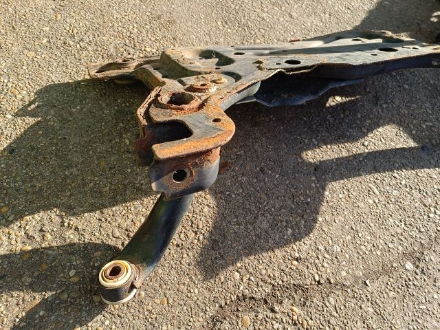 bontott FORD FOCUS II Első Bölcső