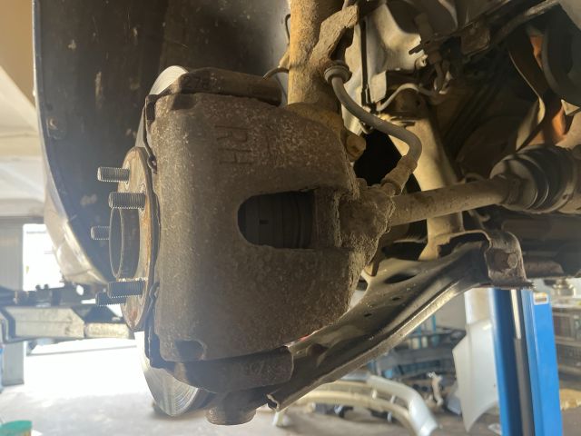 bontott FORD FOCUS II Jobb első Féknyereg Munkahengerrel