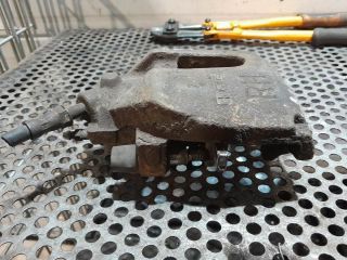 bontott FORD FOCUS II Jobb első Féknyereg Munkahengerrel